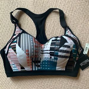 Victoria’s Secret Incredible Sport Bra 38D